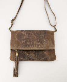 Schoudertas Peyton croco suède art. 7158 - taupe