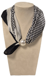 Shawlketting met een parelmagneetsluiting art. 4062 -zwart/offwhite