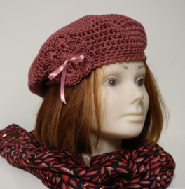 Gehaakte kinderbaret Noor 12 - marsala rood