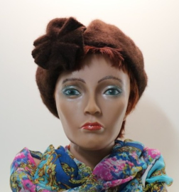 Damesbaret Kamelie - bruin