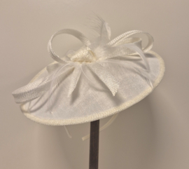 BWS damesdop/haargarnering art. OU 1051 sinamay /fluweel - offwhite