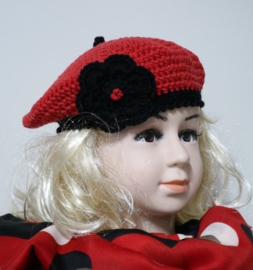 Gehaakte kinderbaret Ladybug - rood/zwart