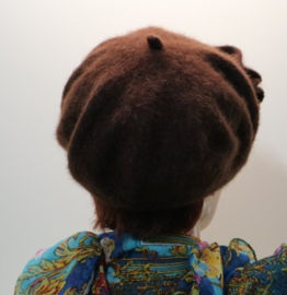 Damesbaret Kamelie - bruin