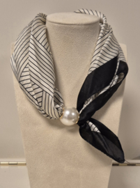 Shawlketting met een parelmagneetsluiting art. 4057 -zwart/crème