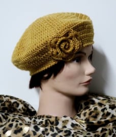 Gehaakte kinderbaret Joice - okergeel