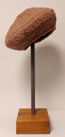 Gehaakte kinderbaret Kim 8 - camel/cognac