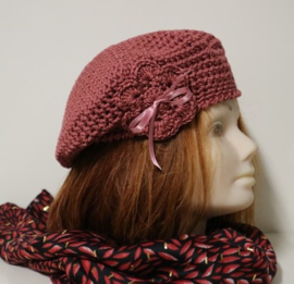 Gehaakte kinderbaret Noor 12 - marsala rood