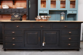 Robuuste doorleefde dressoir black industrieel