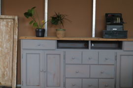 Grote vintage kast grijs