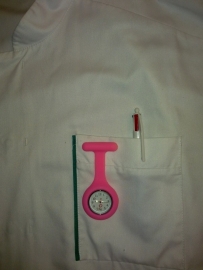 Horloge voor verpleegkundigen  bij ons met 7 gekleurde hangers !! (Verpleegstershorloge)