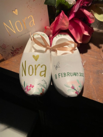 Geboorteklompjes Nora