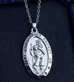 Christoffel pendant met ketting.