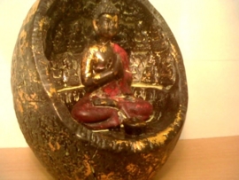 Boeddha in ei (rood-goud)