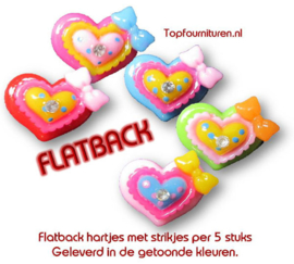 Flatback hartjes met strikjes per 5 stuks