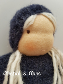 Knuffelpopje donker blauw