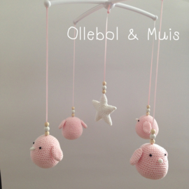 Muziek mobiel met roze vogeltjes en ster
