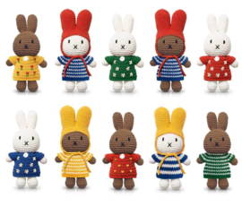 Strickmiffy in ihrem Rosa Kleid