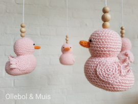 Muziekmobiel Ollebol & Muis met roze eendjes