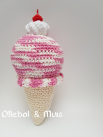 Rattle icecream cone strawberry