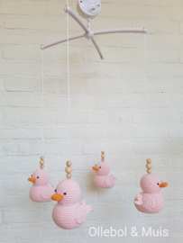 Music mobile Ollebol & Muis pink ducks