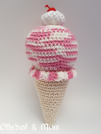 Rattle icecream cone strawberry