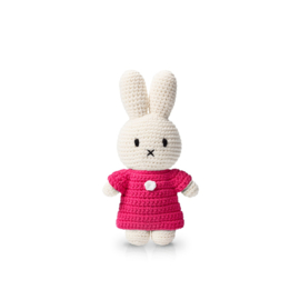 Strickmiffy in ihrem Rosa Kleid