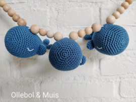 strollerchain whale