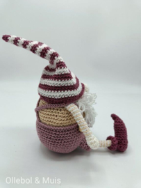 Gehaakte kerstgnome paars broekje