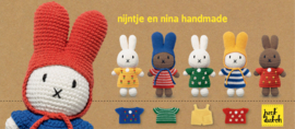 Strickmiffy in ihrem Rosa Kleid