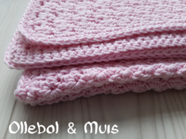 Gehaakte deken licht roze
