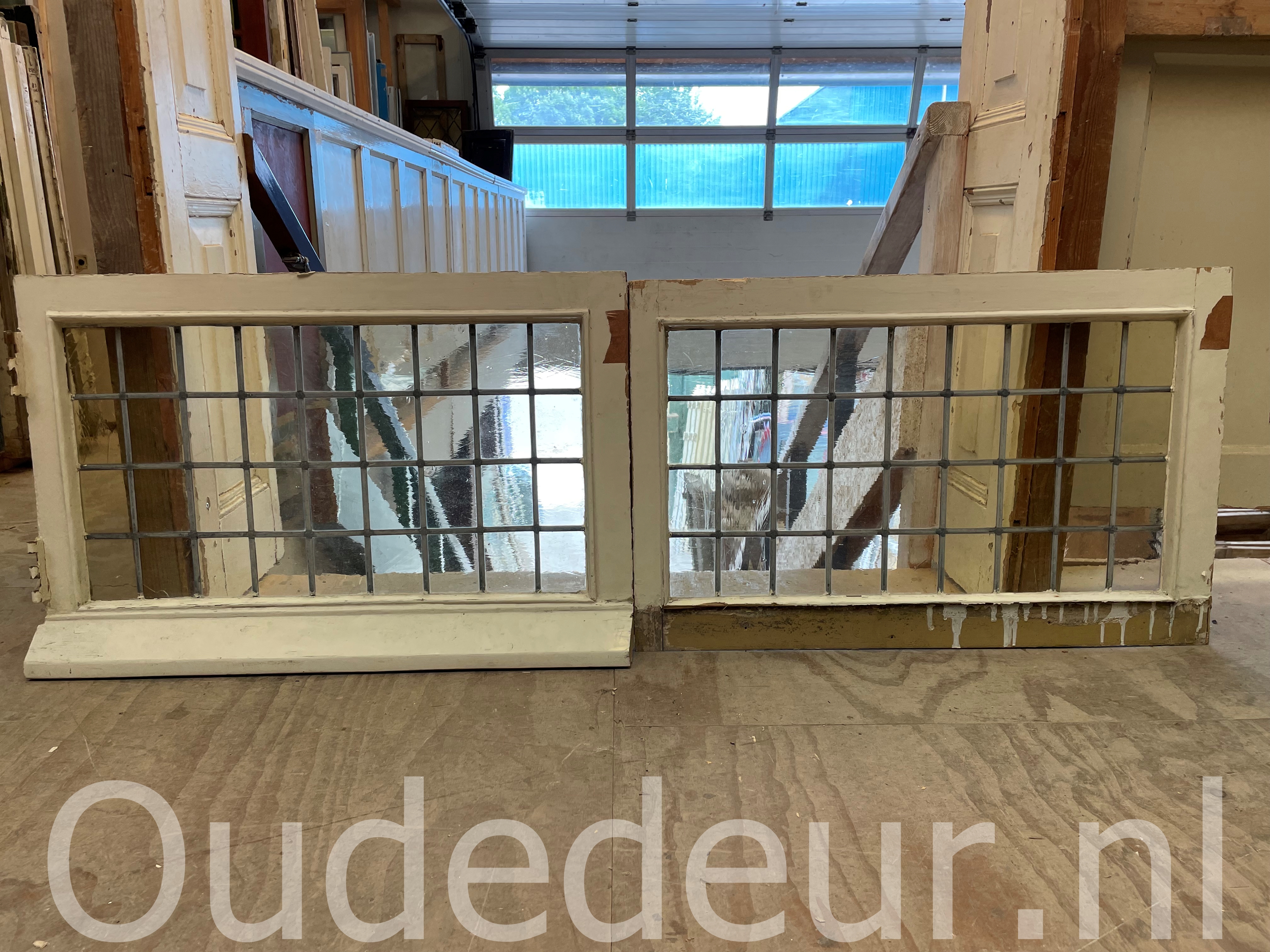 nr. r672 glas in lood raampje twee keer