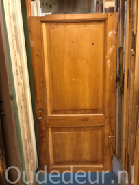 nr. 1806 kale oude deur met lage bovenkant