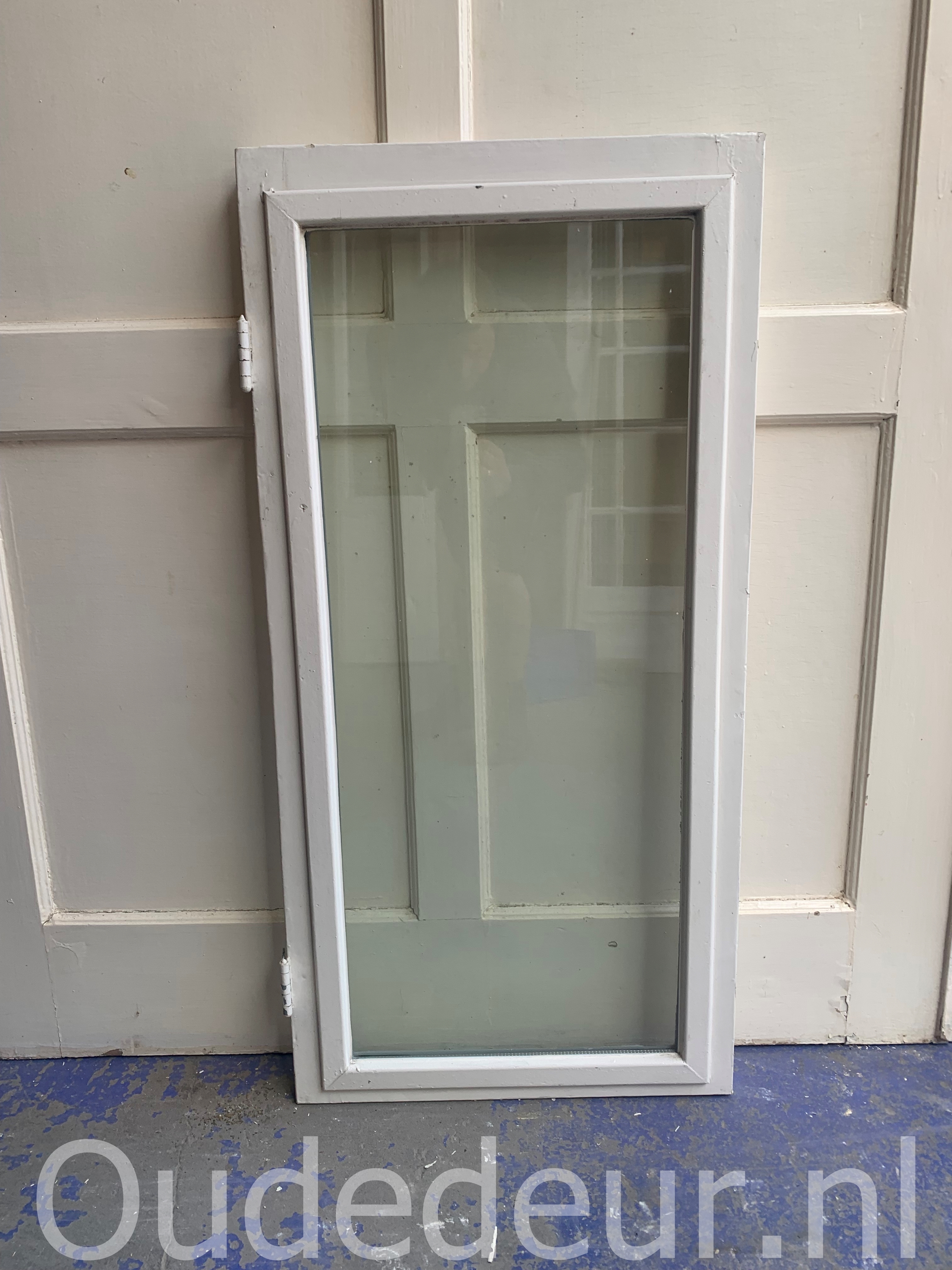 nr. r697 oude raam met dubbel glas