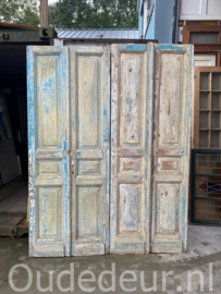 nr. set541 twee sets oude deuren met blauw