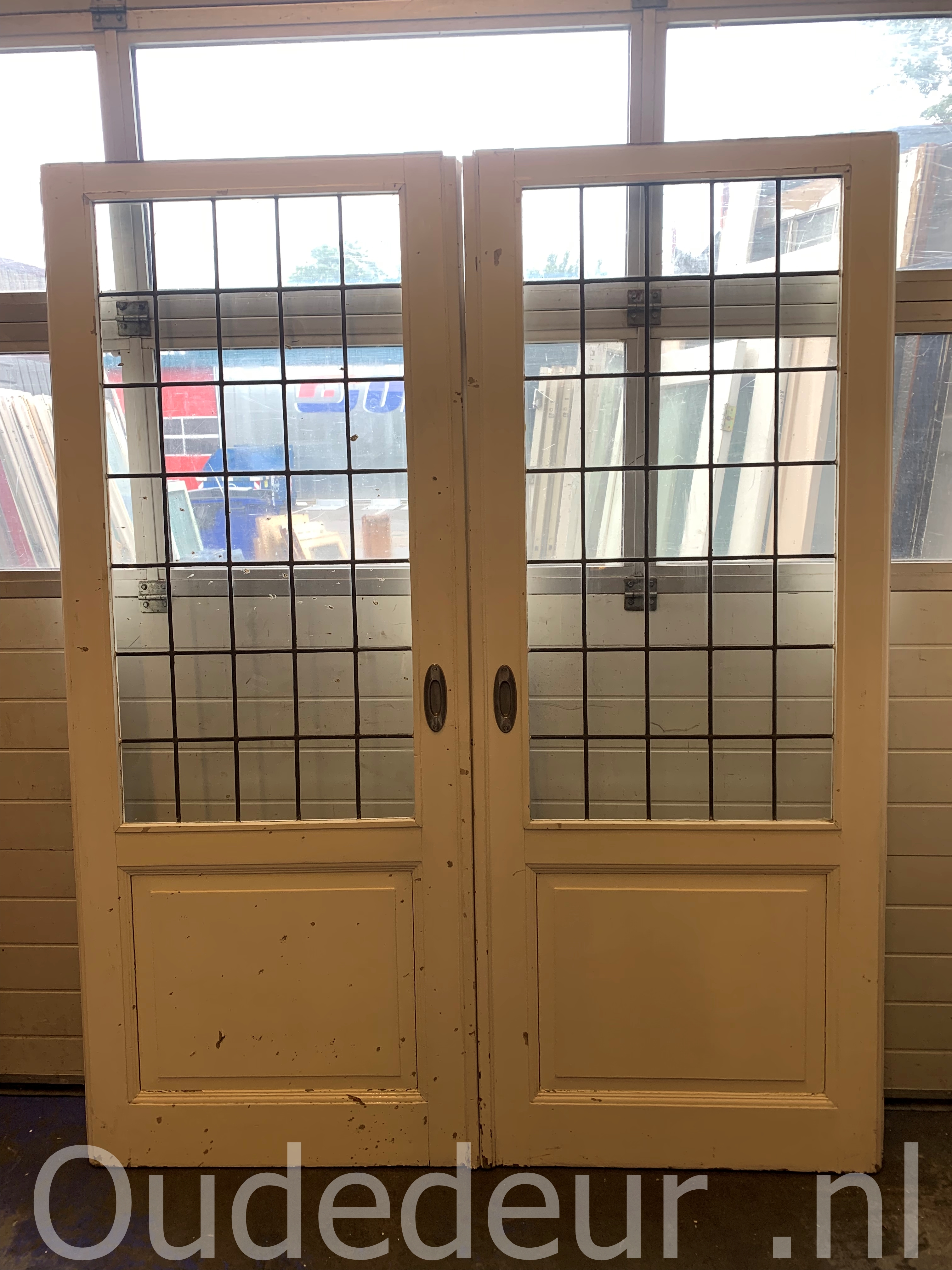 nr. e686 set ensuite met blank glas in lood