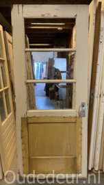 nr. 2492 oude deur met drie glasvakken
