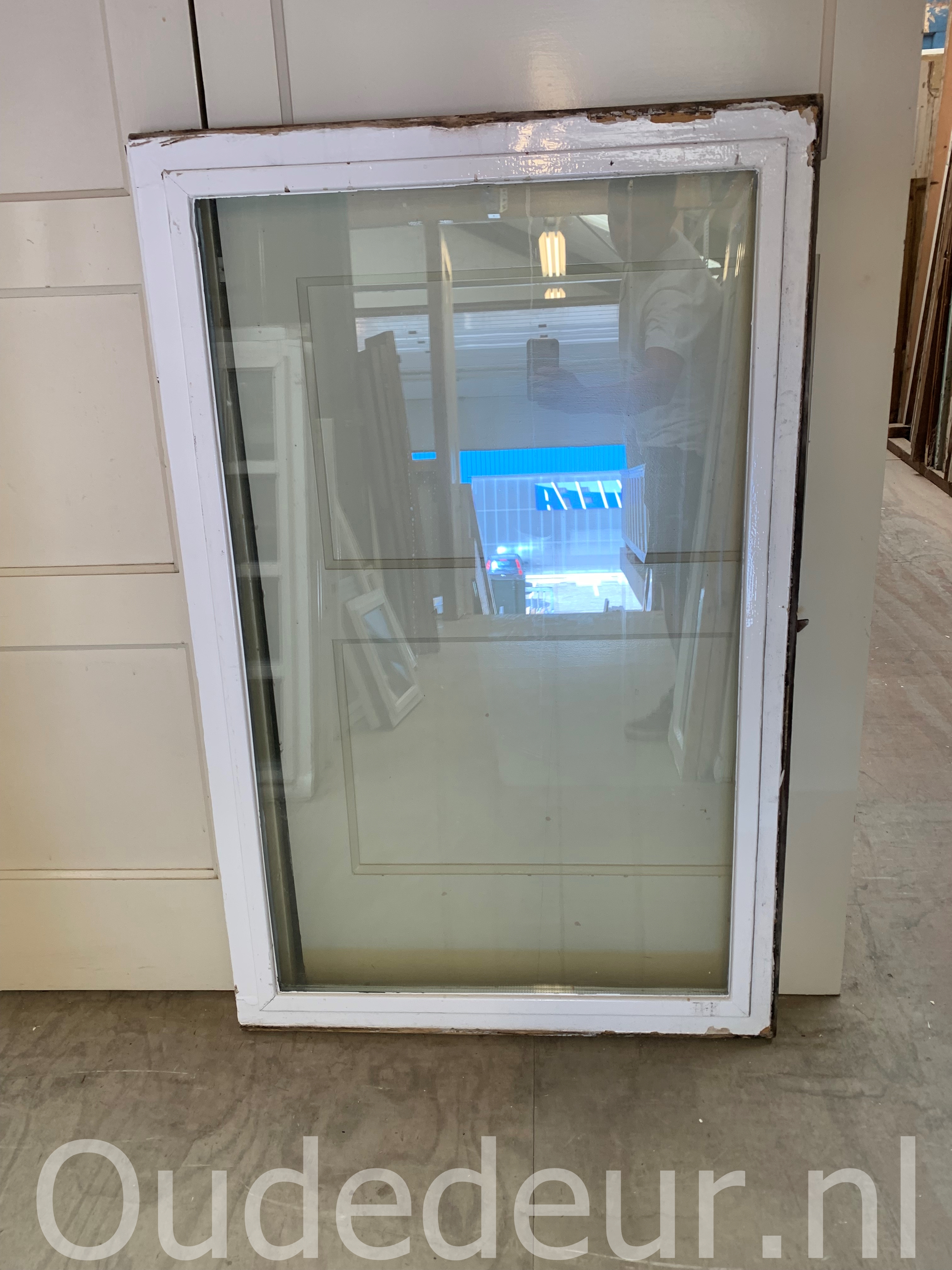 nr. r712 oude raam met dubbel glas