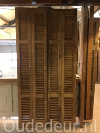 nr. L32 serie van 2 gelijke oude kale grenen louvre deuren