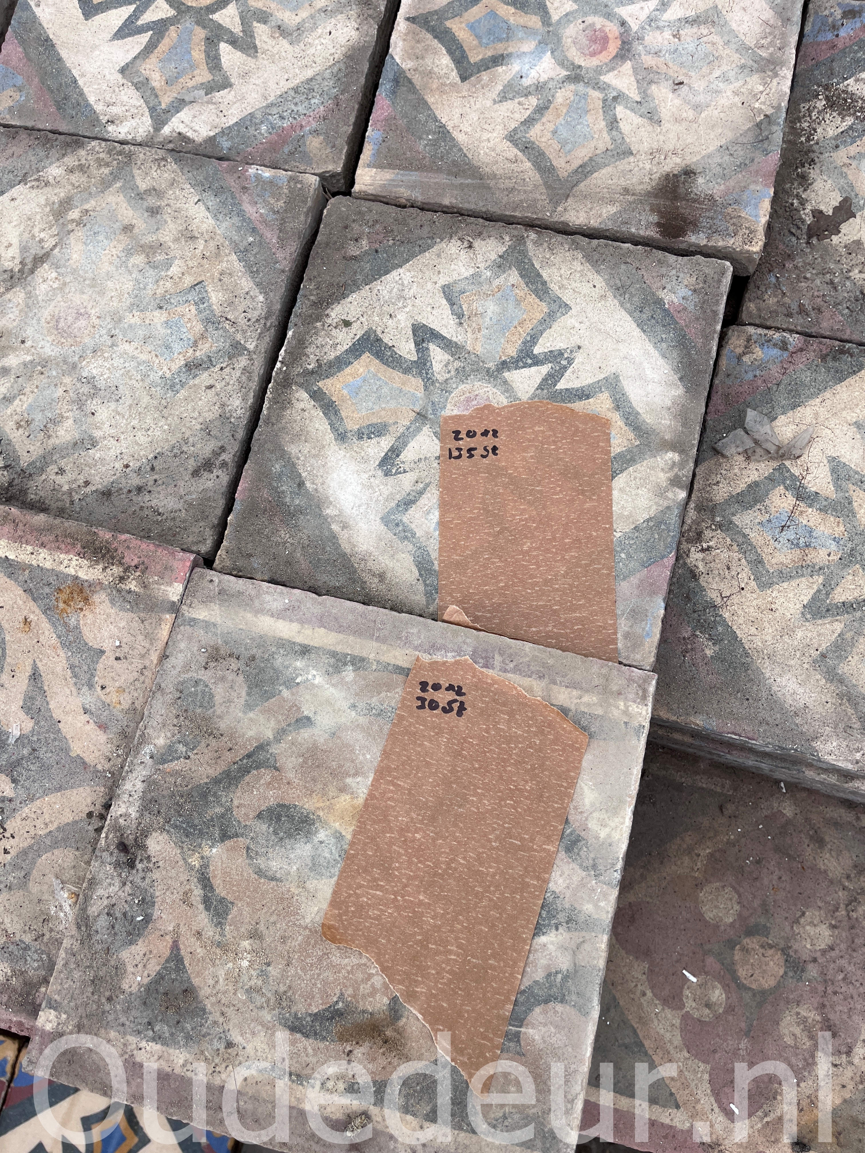 nr. 128 oude cement tegels met figuur 6,5 m2