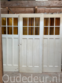 nr. 1169 oude deuren met gele ruitjes