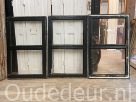 nr. r795 oude ramen met twee ruiten 5 stuks