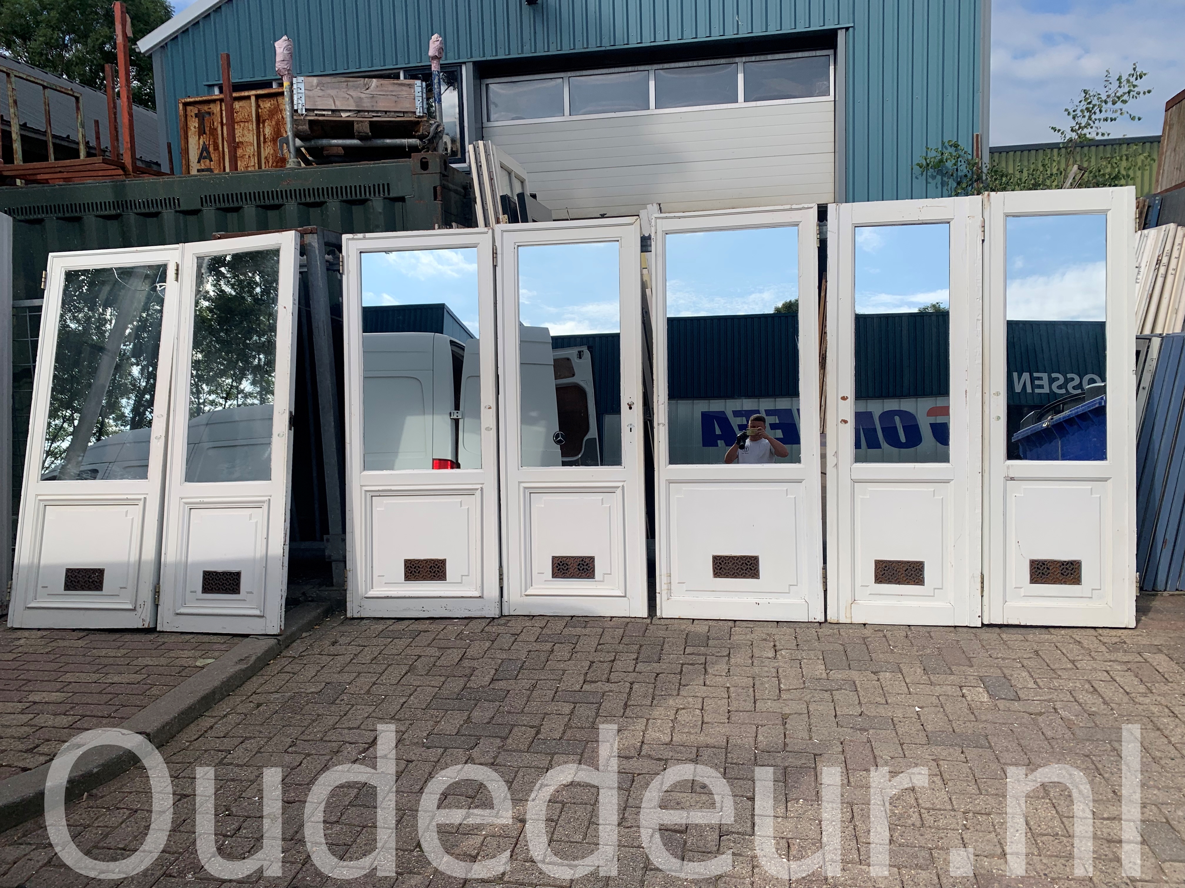 nr. 2792 serie bijna gellijke oude deuren met spiegels