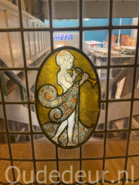 nr. r872 glas in lood raam met figuur