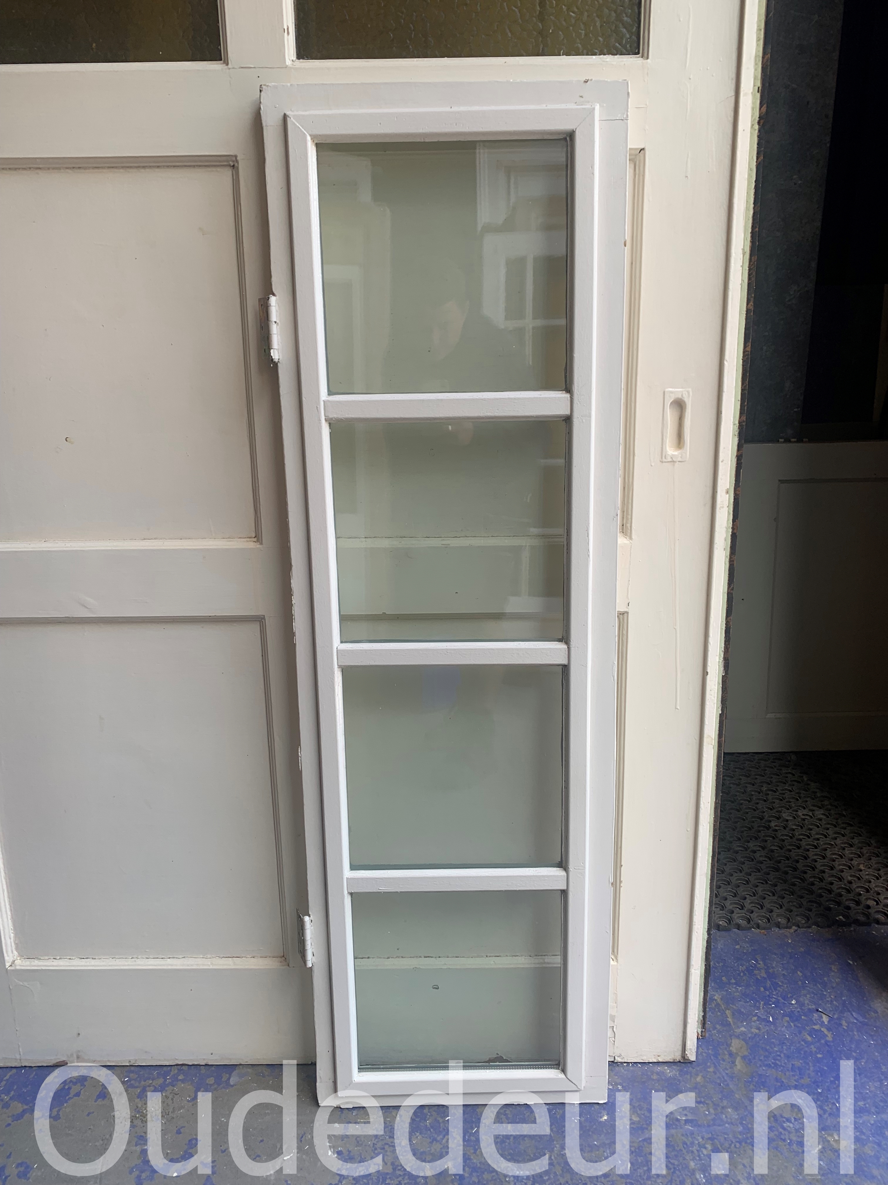 nr. r696 oude raam met dubbel glas