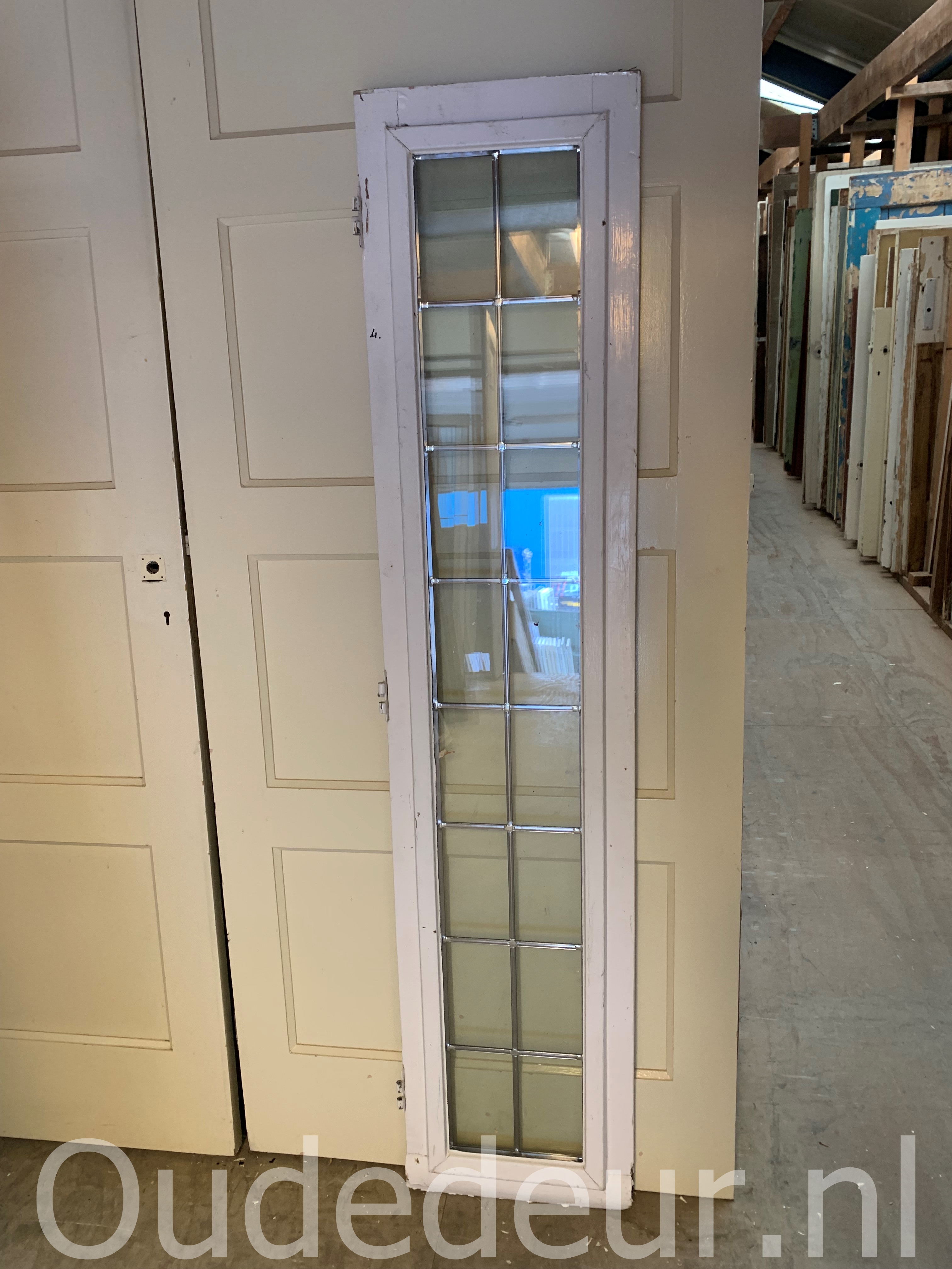 nr. r717 oude raam met dubbel glas