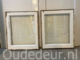 nr. r869 twee kleine raampjes