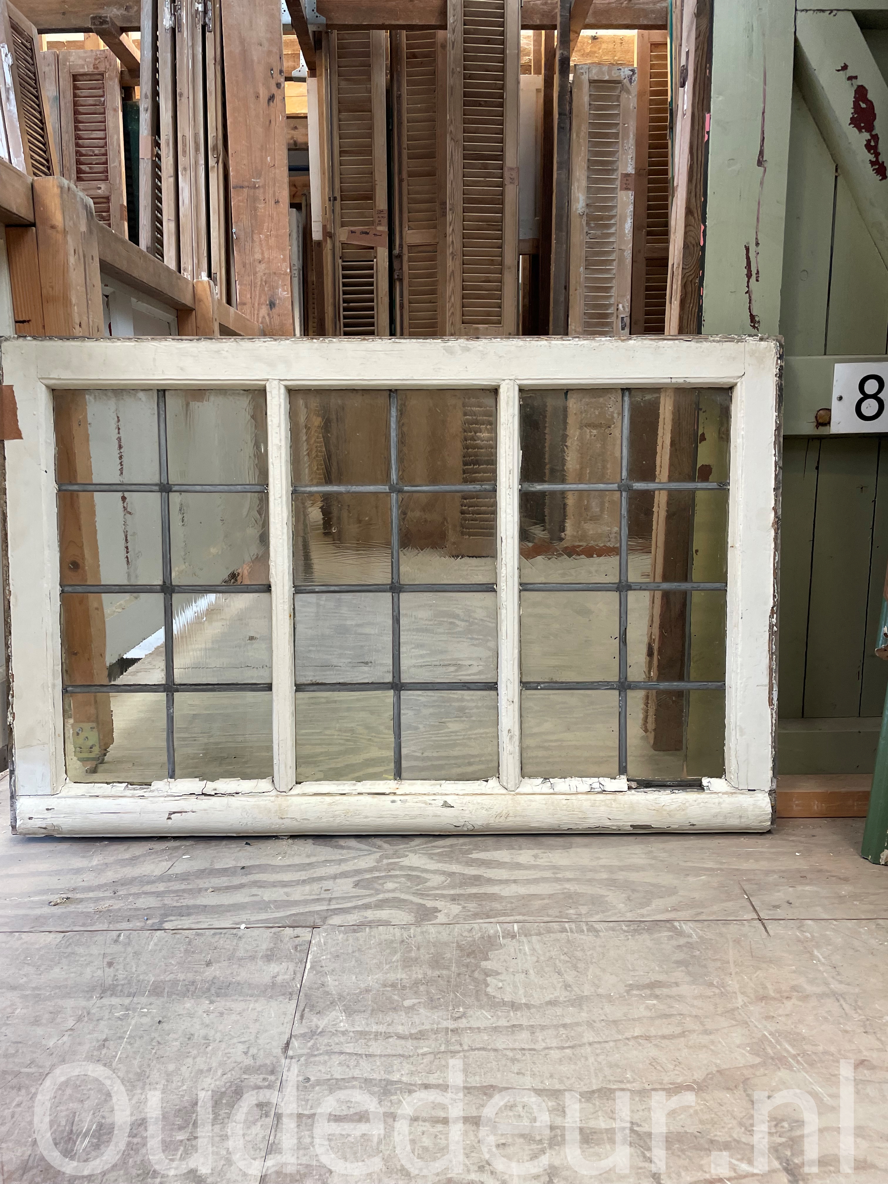 nr. r671 glas in lood raampje