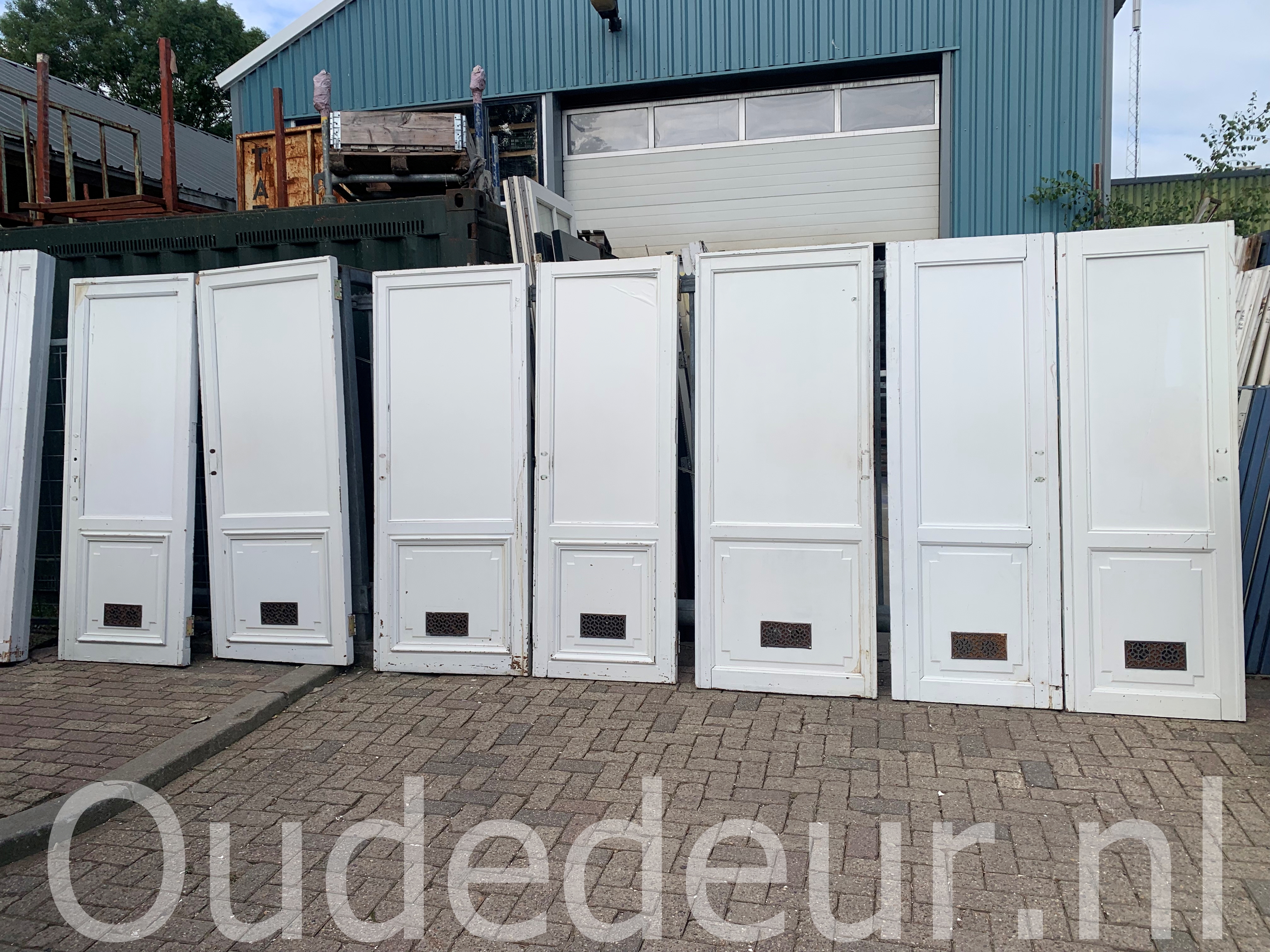 nr. 2792 serie bijna gellijke oude deuren met spiegels