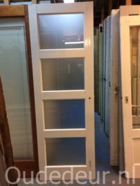 nr. 2840 deur met vier ruiten melkglas