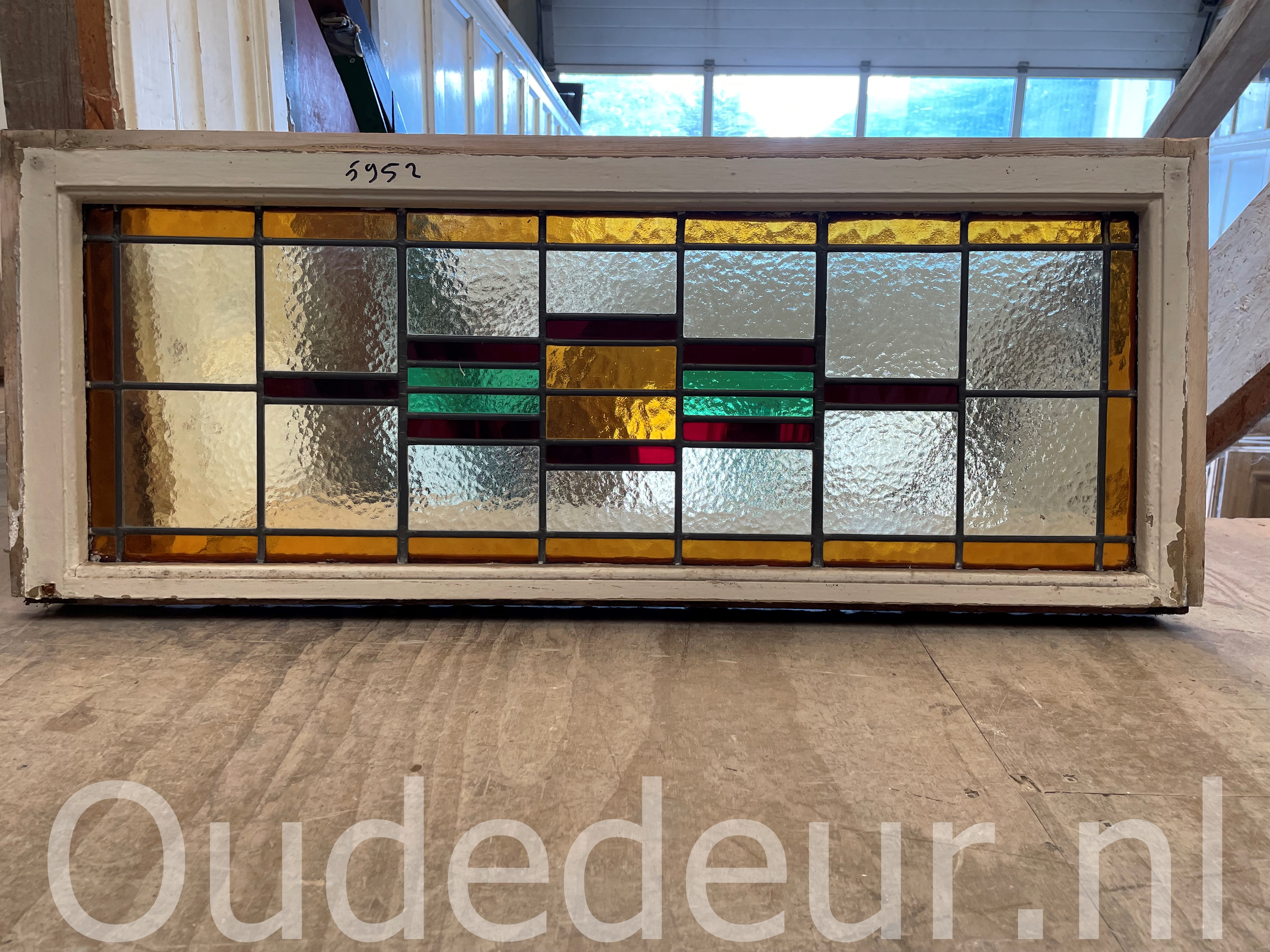 nr. r698 twee gelijke glas in lood ramen
